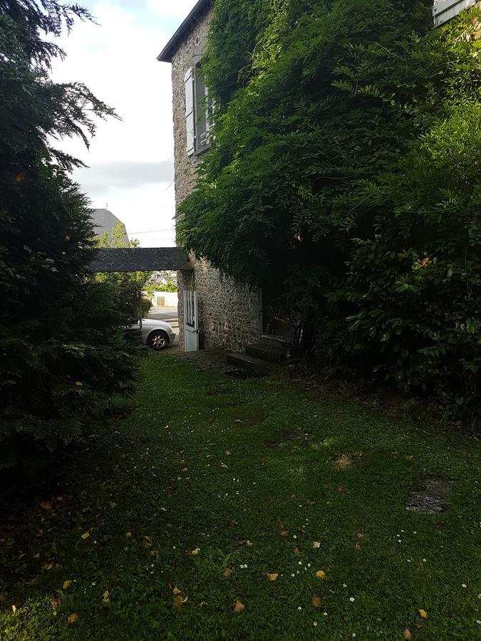 Chambres D'Hotes Les Ifs Montsûrs Exterior foto